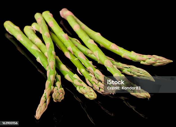 Spargel Springs Isoliert Auf Weißem Hintergrund Stockfoto und mehr Bilder von Ast - Pflanzenbestandteil - Ast - Pflanzenbestandteil, Bund, Dunkel