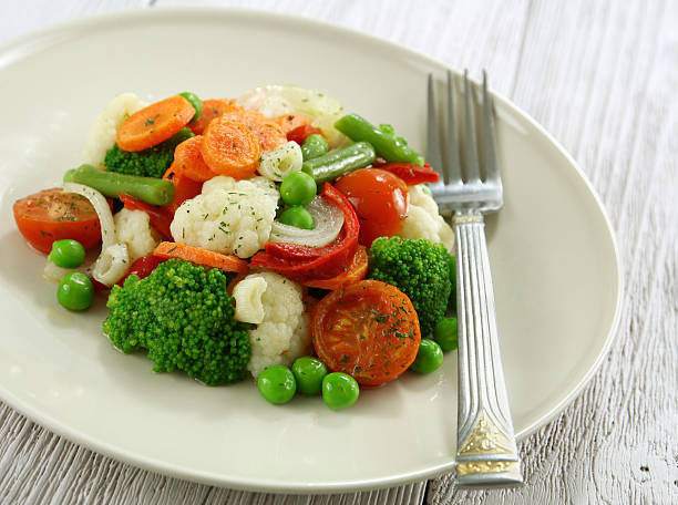 istock Steamed vegetables. Vegetarian food 163902769