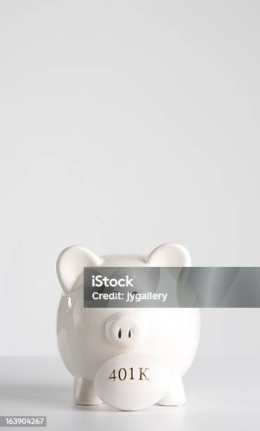 Świnka Skarbonka Z 401 K Gniazdować Jajko - zdjęcia stockowe i więcej obrazów 401k - angielskie słowo - 401k - angielskie słowo, Bankowość, Bez ludzi