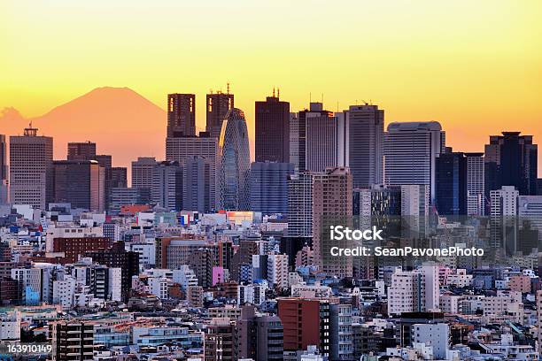 Tokio Y Fuji Foto de stock y más banco de imágenes de Aire libre - Aire libre, Anochecer, Arquitectura