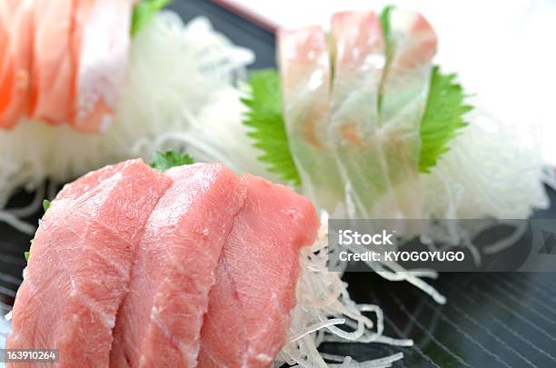 Fatias De Peixe Cru Chamada Sashimi - Fotografias de stock e mais imagens de Atum - Peixe - Atum - Peixe, Comida japonesa, Cru