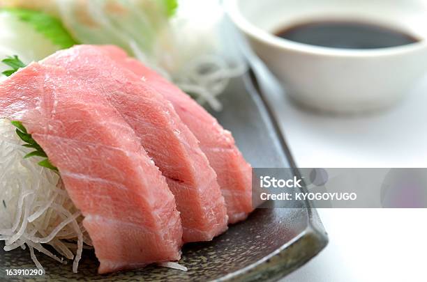 Fatias De Peixe Cru Chamada Sashimi - Fotografias de stock e mais imagens de Atum - Peixe - Atum - Peixe, Sashimi, Comida japonesa