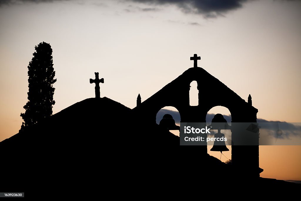 Church, belfry y la puesta de sol - Foto de stock de Ourense libre de derechos