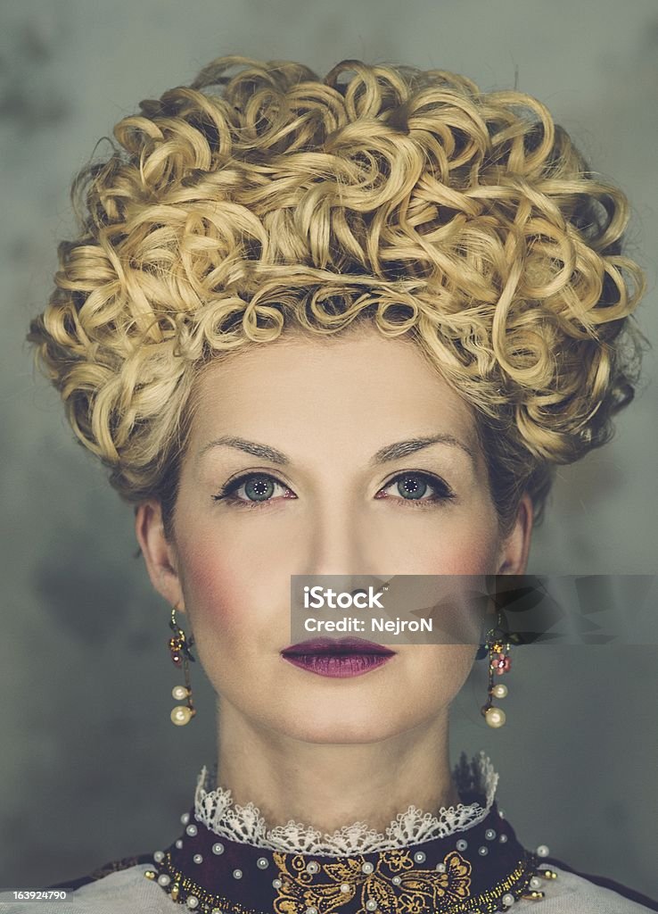 Ritratto della bellissima Regina altezzosa - Foto stock royalty-free di Donne