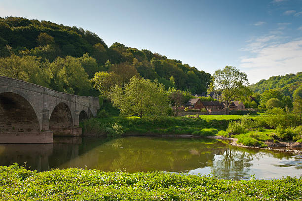 rio wye meandering, idílico mundo rural - midlands imagens e fotografias de stock