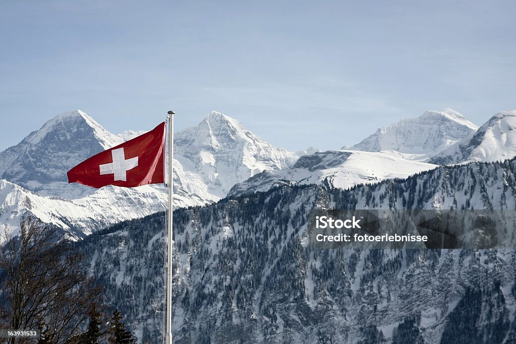 Monte Eiger Monte Mönch e Jungfrau - Foto stock royalty-free di Bandiera della Svizzera