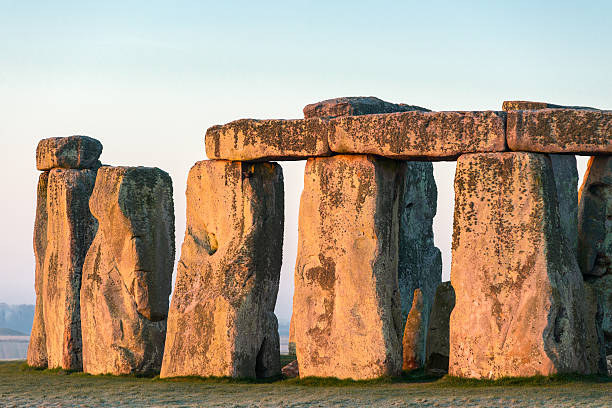 stonehenge, llanuras de salisbury, wiltshire - stonehenge fotografías e imágenes de stock