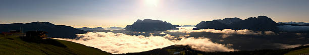 xxl panorama de montanha zugspitze - zugspitze mountain tirol lermoos ehrwald imagens e fotografias de stock