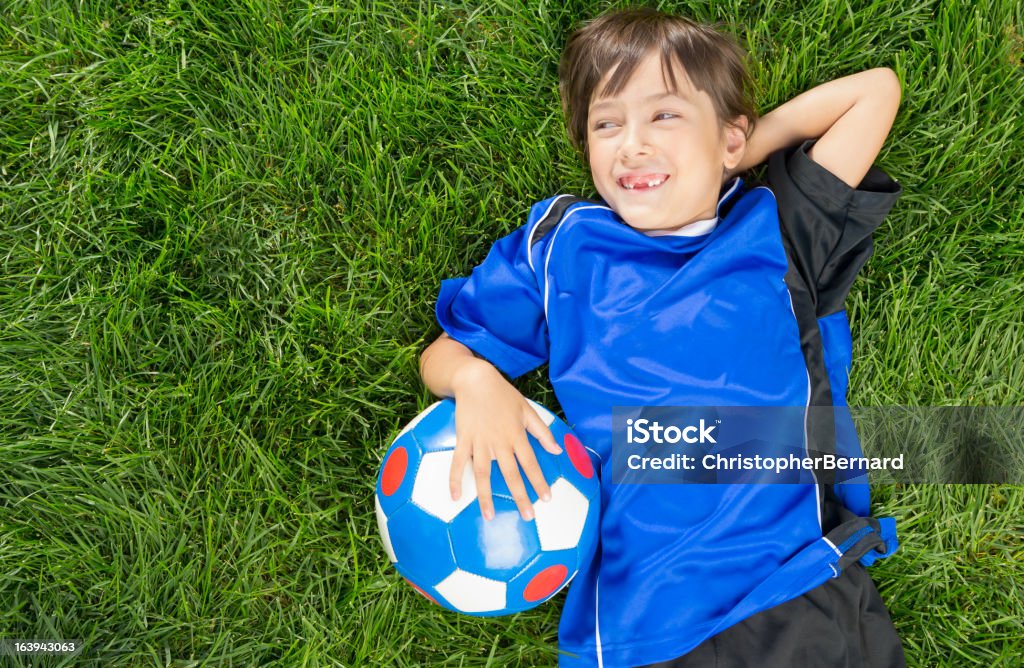 Junge Mädchen, die eine Pause vom Fußball - Lizenzfrei Kind Stock-Foto