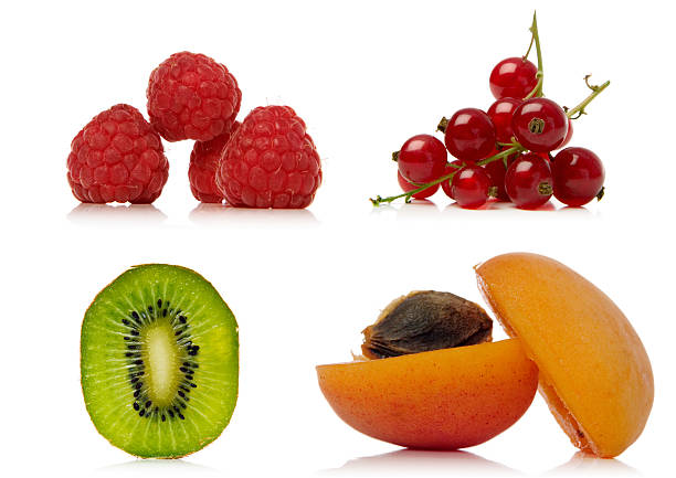 Frutta fresca su sfondo bianco - foto stock