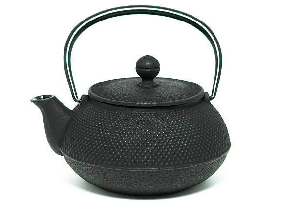 ferro bule de chá japonês - tetsubin teapot - fotografias e filmes do acervo