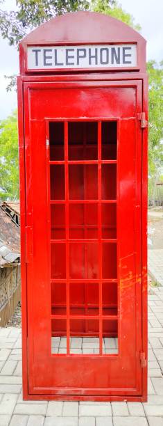 antigo telefone caixa - telephone booth telephone panoramic red - fotografias e filmes do acervo