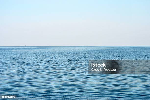 Mar Calmo - Fotografias de stock e mais imagens de Abstrato - Abstrato, Anoitecer, Ao Ar Livre