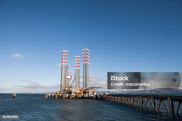 Jackup De Exploração Petrolífera No Alasca - Fotografias de stock e mais imagens de Alasca - Alasca, Azul, Aço