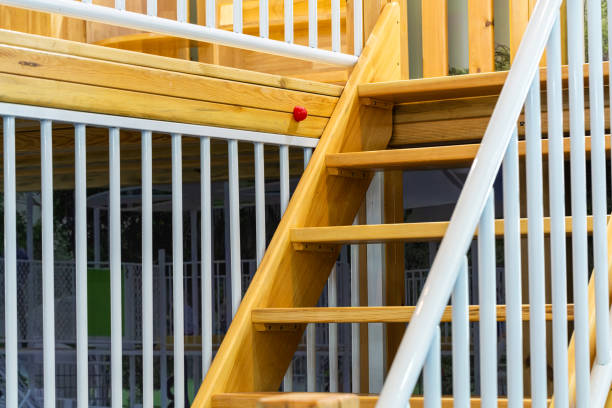istock Wooden staircase 1639595318