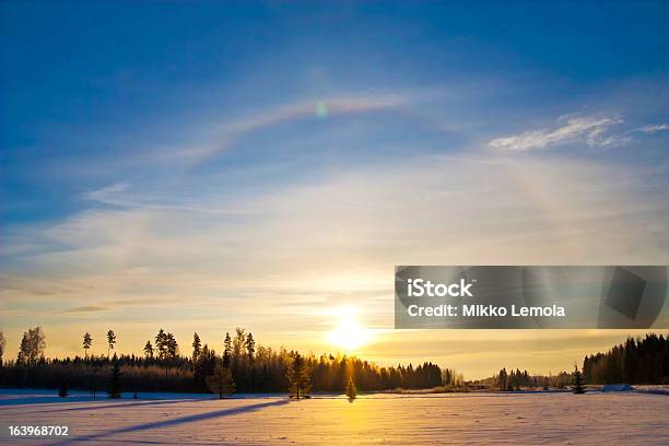 Halo Phänomen Im Winter Stockfoto und mehr Bilder von Aura - Aura, Blau, Blendenfleck