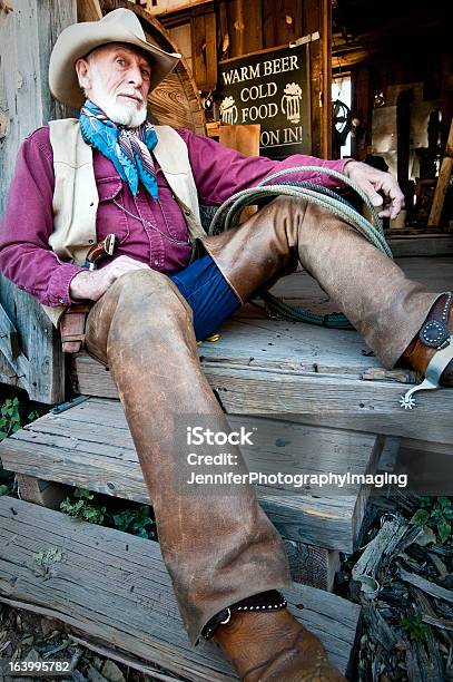 Cowboy Americano Foto de stock y más banco de imágenes de Vaquero - Vaquero, Sentado, Tercera edad