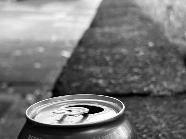 istock Close up of a ring pull on a discarded soft drink can 1639986375