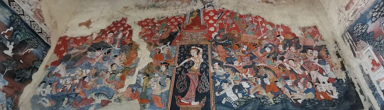The fine mural paintings delicately and diligently created by skillful Buddhist artists at Wat Kongkharam are similar to those of other important temples in depicting three worlds and Buddha’s life. These mural paintings are believed to be conducted by Bangkok artists during Rattanakosin period not earlier than the reign of King Rama III. The painter tries to depict scrupulously the life of Buddha by arranging his life’s events in order following the biography of Lord Buddha.