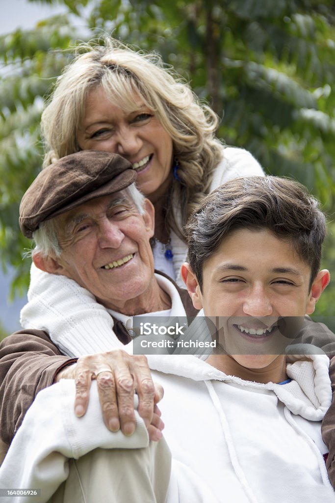 Grands-parents et petit-fils - Photo de Senior dynamique libre de droits