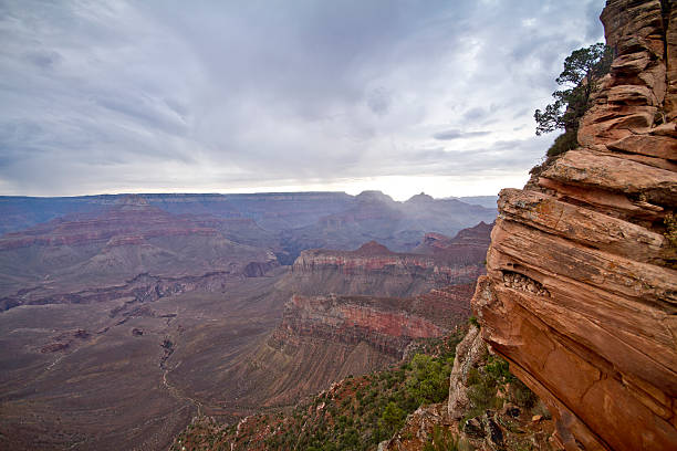 Nuvens de chuva sobre o Grand Canyon ao Anoitecer - fotografia de stock