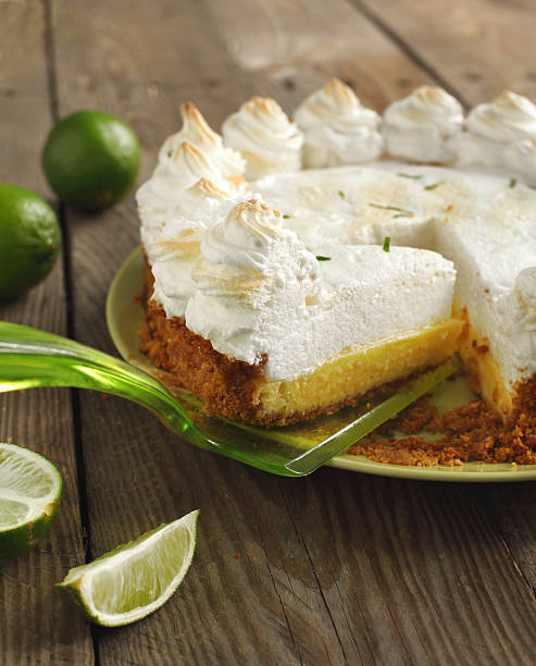 key lime pie - key lime pie dessert pie pastry stock-fotos und bilder