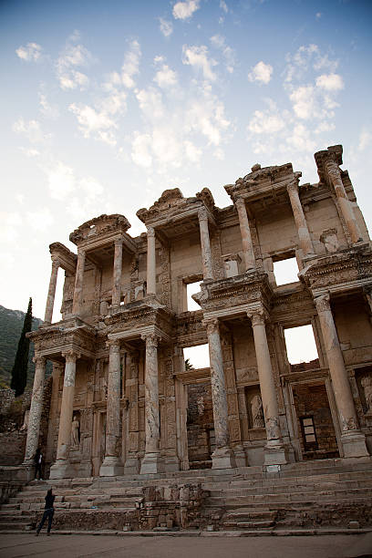 bibliothèque de celsus, éphèse, turquie - ephesus turkey greek culture ancient greece photos et images de collection