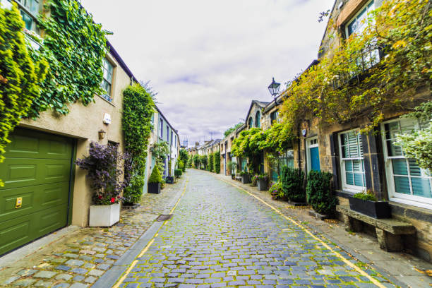 istock Picturesque Street 1640163404