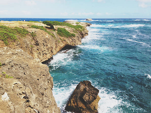 istock Laie Point Hawaii Ocean Cliff Tropical Horizon 164024951
