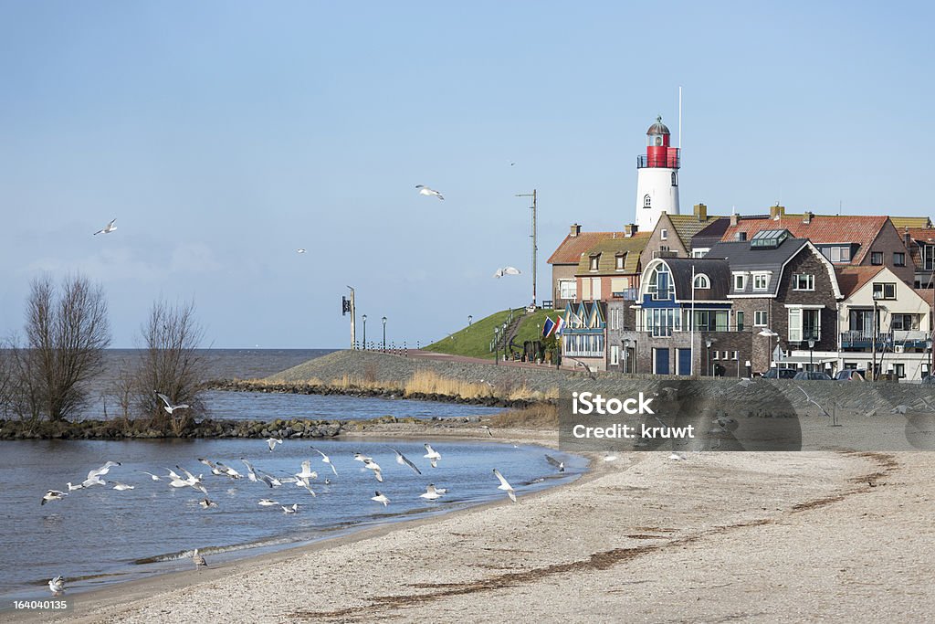 Paisagem urbana de Urk vista da praia - Foto de stock de Ajardinado royalty-free