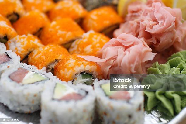 Kolekcja Kawałków Sushi - zdjęcia stockowe i więcej obrazów Awokado - Awokado, Bez ludzi, Fotografika