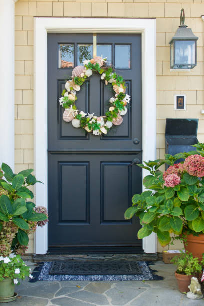 istock Cute beach cottage with seashell wreath on the front door 1640458736