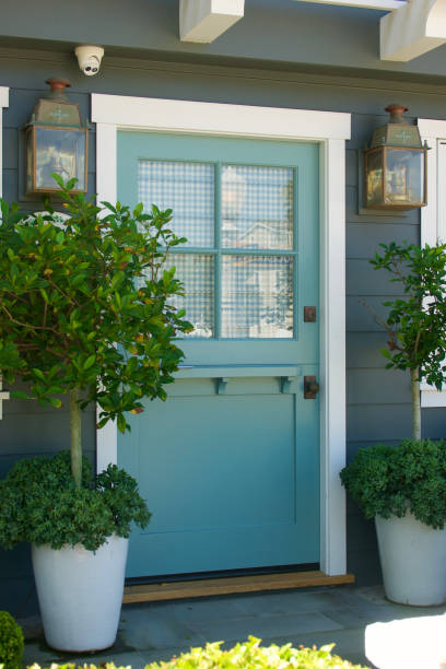 istock Aqua front door of cute beach bungalow 1640461971
