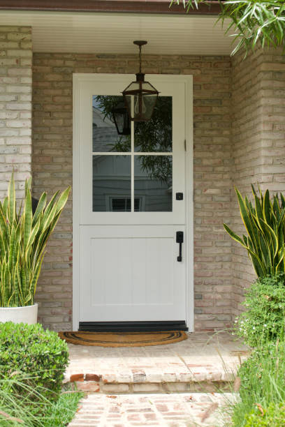 istock Vintage brick coastal cottage with white Dutch door 1640461990