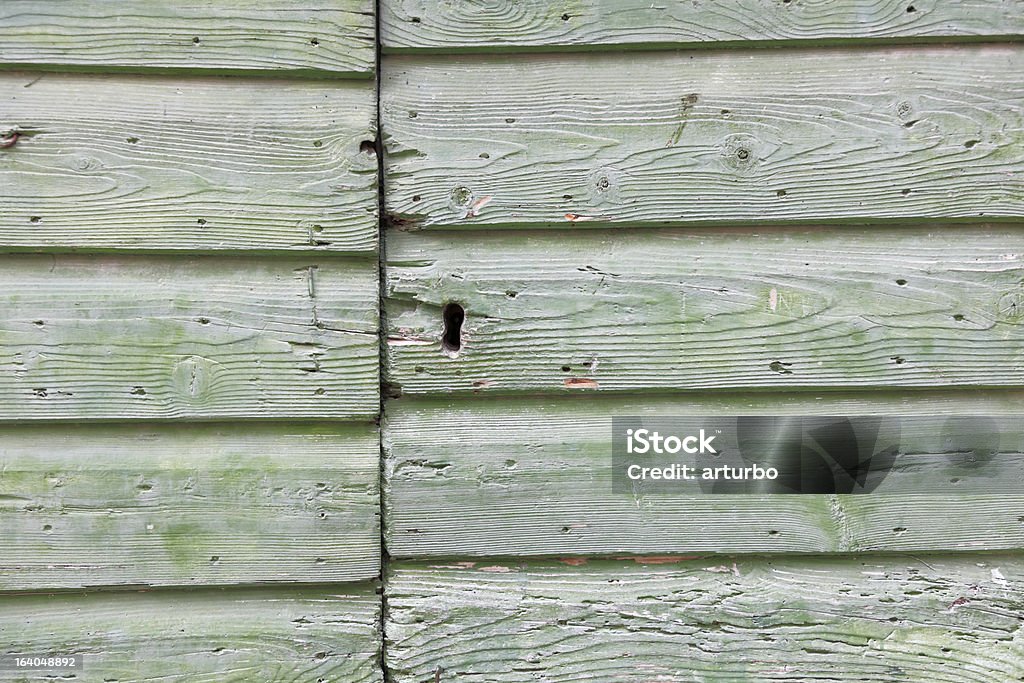 Зеленый weathered wooden door lock с Задар, Хорватия - Стоковые фото Антисанитарный роялти-фри