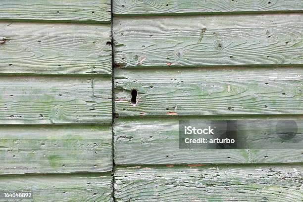Зеленый Weathered Wooden Door Lock С Задар Хорватия — стоковые фотографии и другие картинки Антисанитарный