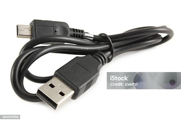 Cavo Usb Isolato Su Sfondo Bianco - Fotografie stock e altre immagini di Attrezzatura informatica - Attrezzatura informatica, Cavo - Componente elettrico, Cavo USB