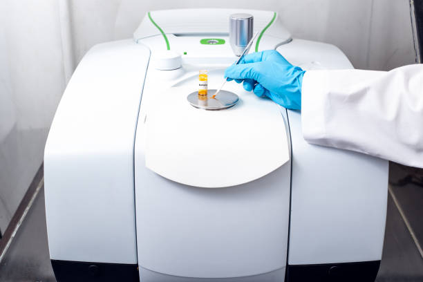 istock Hand of the scientist using a stainless spatula to scoop sample solid from vial to sample analysis and chemical characterization by FTIR. 1640583369