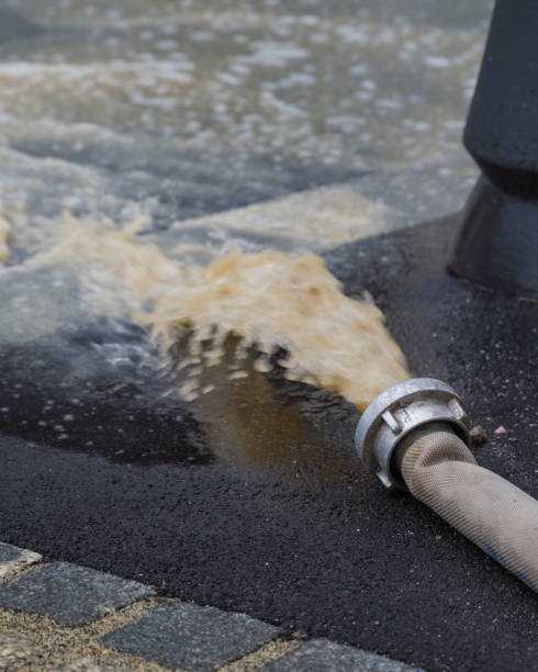 istock Floods in the city streets 1640685155