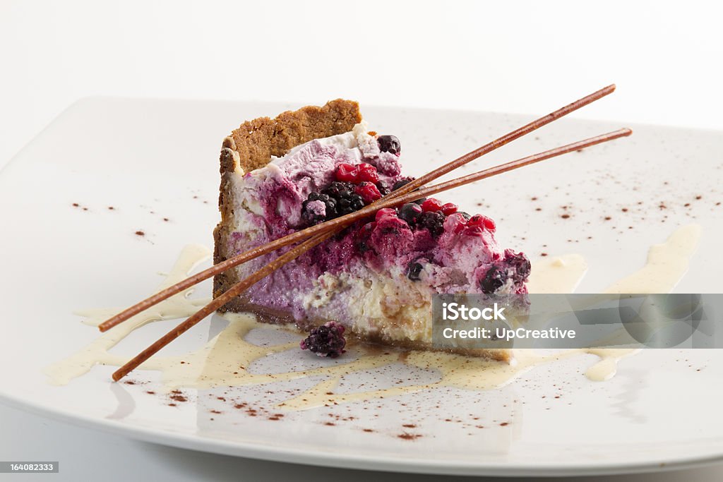 cheesecake com frutas silvestres - Foto de stock de Bolo royalty-free