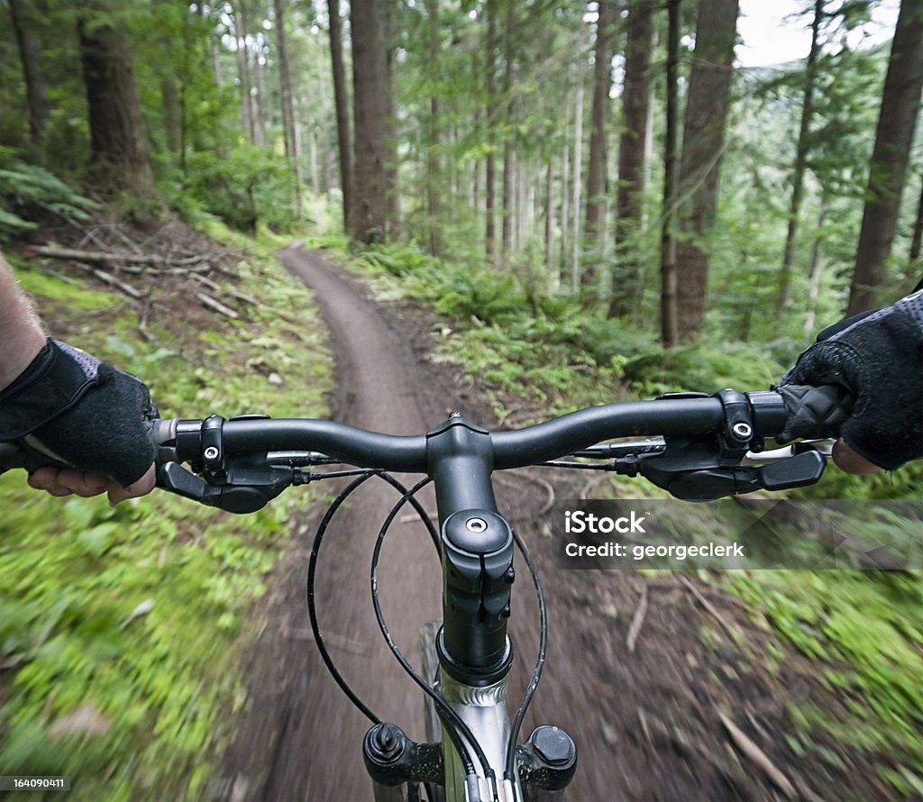 Mountain Bike azione Prospettiva del fotografo - Foto stock royalty-free di Mountain bike