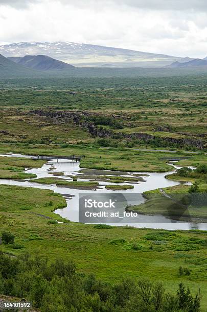 Islandiathingvellir National Park Golden Circle Foto de stock y más banco de imágenes de Abeto - Abeto, Acantilado, Agua