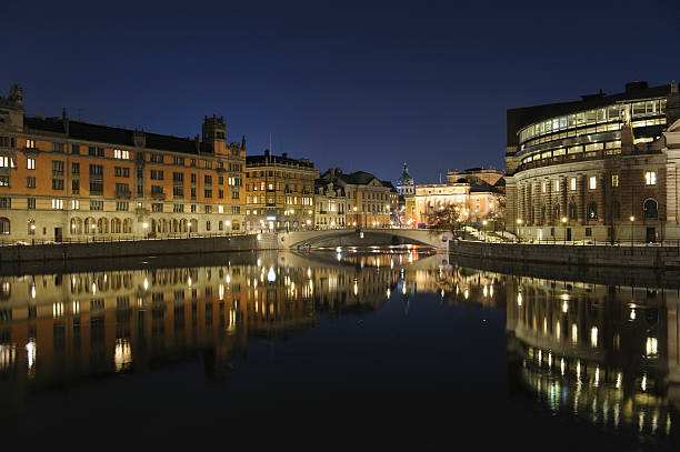 Central Stockholm by night Central Stockholm with the parliament house, governement buildings and the opera reflecting in Lake Malaren strommen stock pictures, royalty-free photos & images