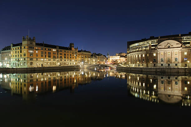 Central Stockholm by night Central Stockholm with the parliament house, governement buildings and the opera reflecting in Lake Malaren strommen stock pictures, royalty-free photos & images