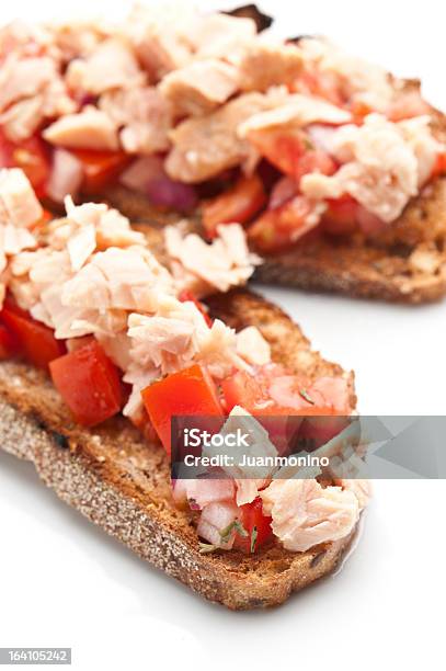 Foto de Carne Branca Crostini De Atum e mais fotos de stock de Atum - Peixe - Atum - Peixe, Crostini, Alimentação Saudável