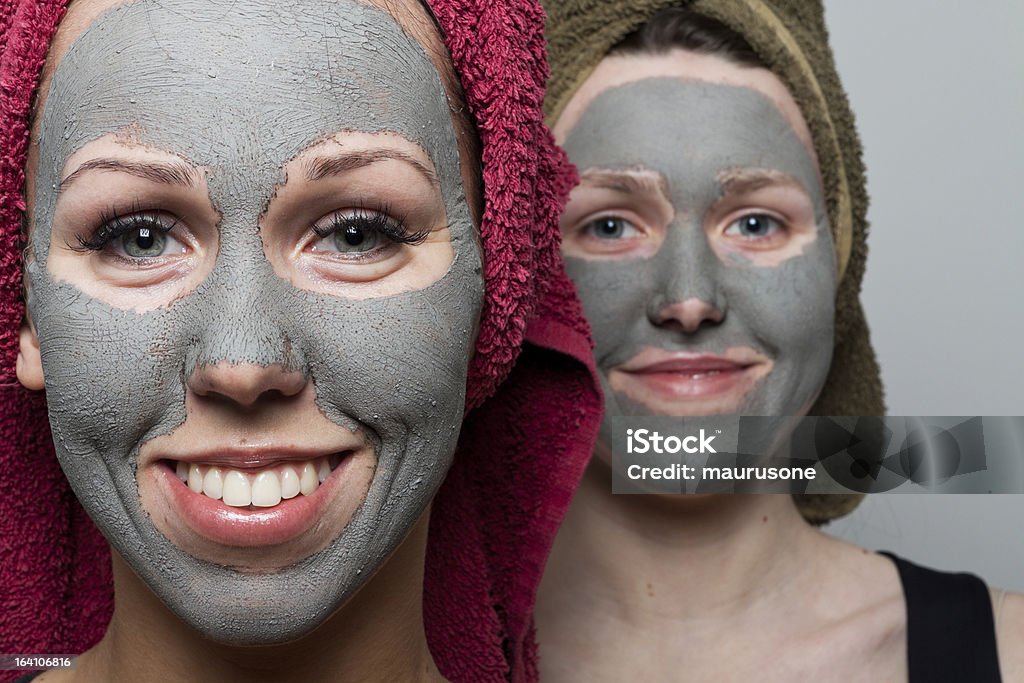 Maschera viso di argilla - Foto stock royalty-free di 18-19 anni