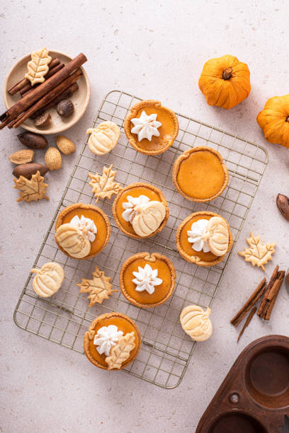 istock Mini pumpkin pies with pumpkin and fall leaves decoration 1641086982