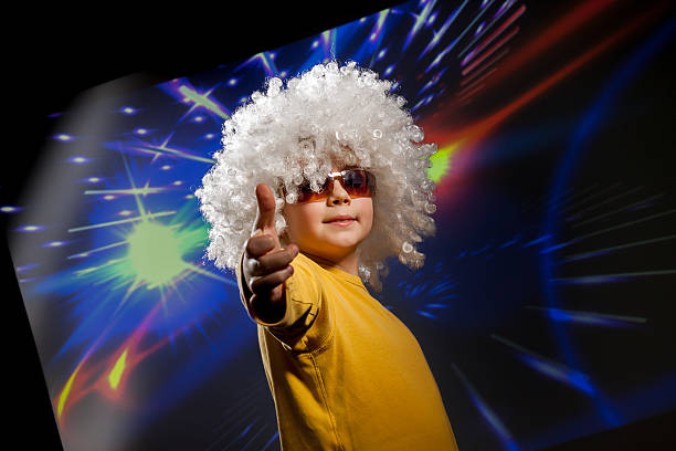 discoteca los niños - headphones party little boys dancing fotografías e imágenes de stock