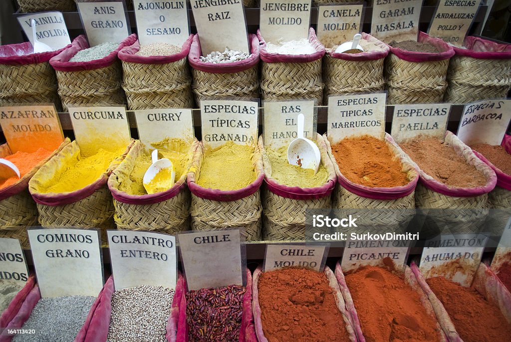 Verschiedene Kräuter und Gewürze auf dem Markt - Lizenzfrei Asiatische Kultur Stock-Foto