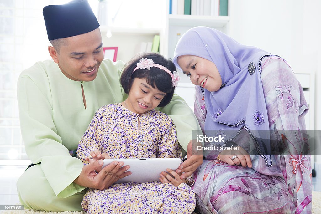 Southeast Asian Familie - Lizenzfrei Akademisches Lernen Stock-Foto